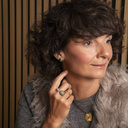 Oryginalny, otwarty pierścień wysadzany kryształkami. DWA PLUS DWA