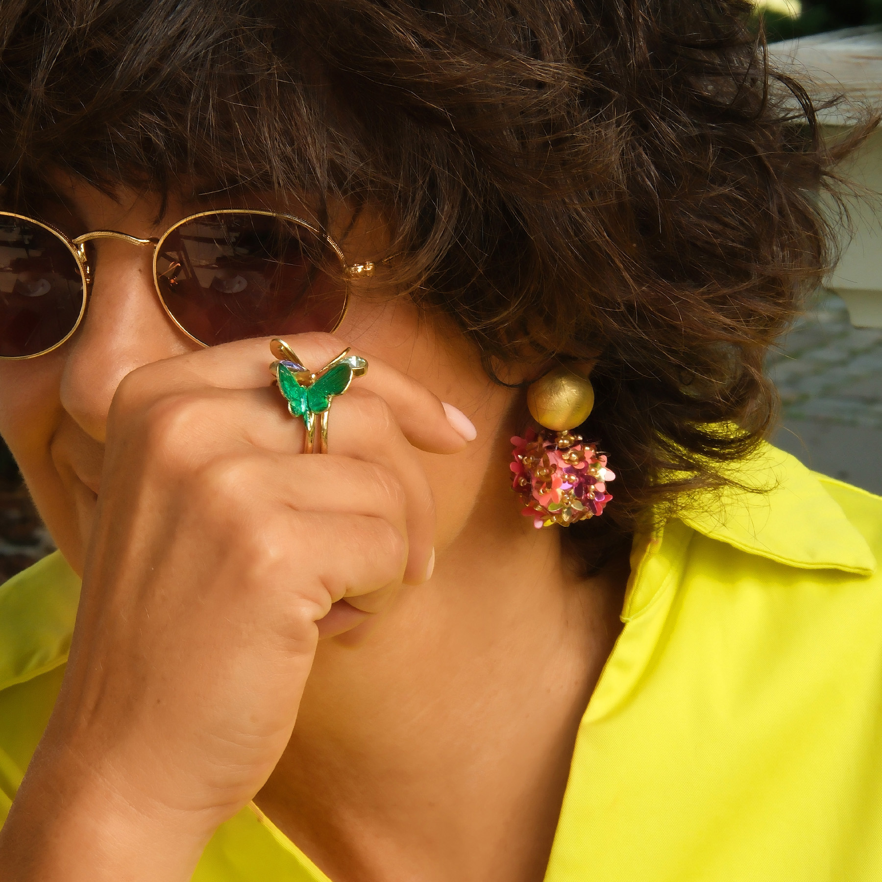 Wiszące kolczyki kule z kwiatkami w różnych kolorach. BUKIET ZMYSŁÓW