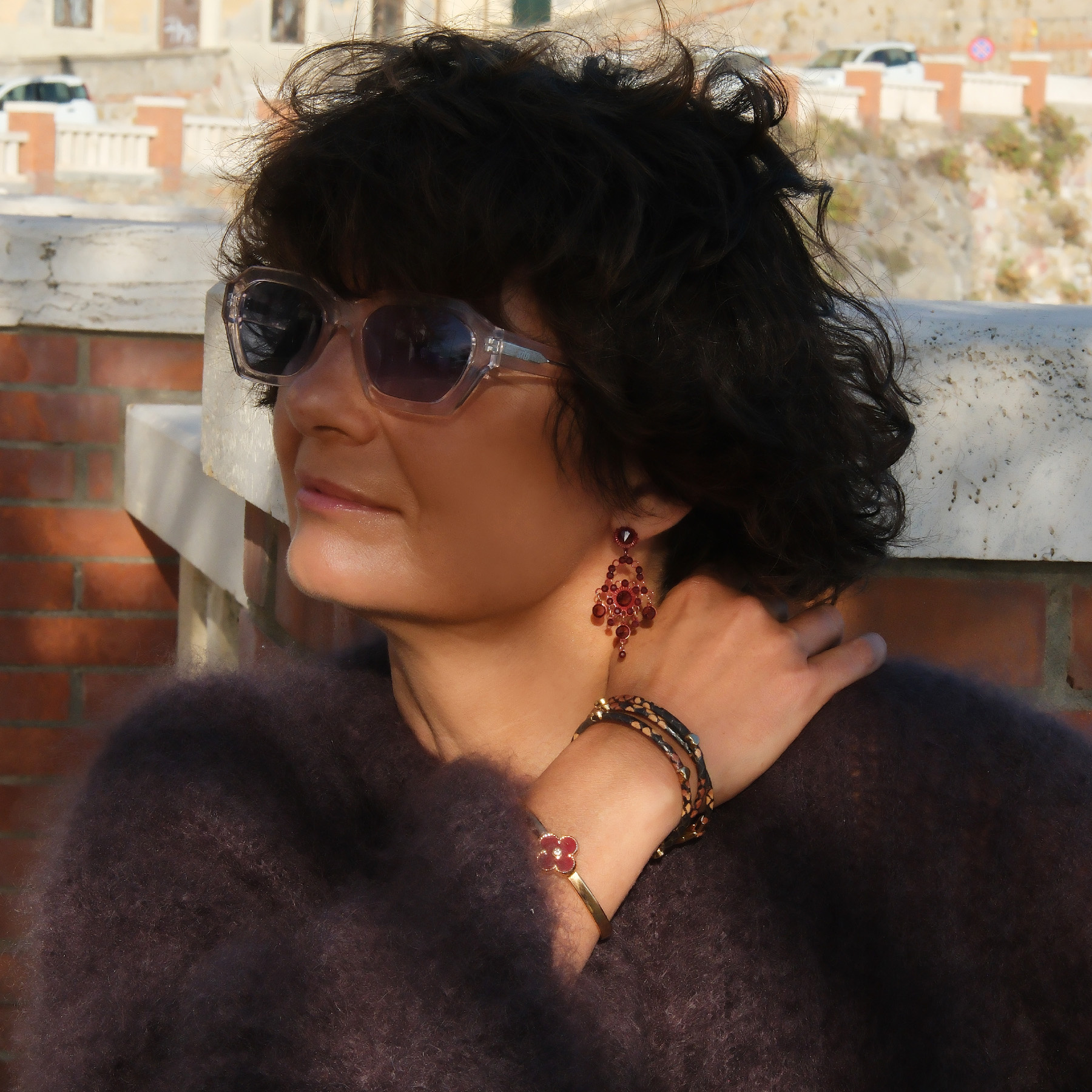 Kolczyki z rozetą i kwiatkiem z kryształami w kolorze cabernet. BUKIET AMARONE