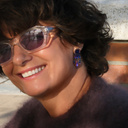 Kolczyki z kryształów i płatków z benzynowym połyskiem. FIAMMA DELLA DONNA