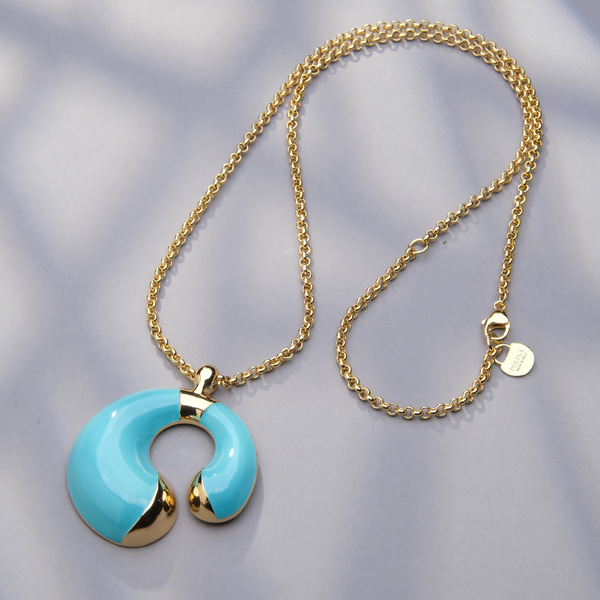 Pozłacany wisior z zawieszką pokrytą turkusową emalią. GRETA