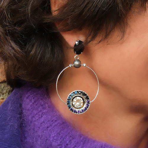 Srebrzone kolczyki koła z kolorowymi kryształkami. ŚWIETLISTY KRĄG