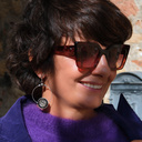 Małe srebrzone kolczyki z białym i czarnymi kryształami. AURORA KSIĘŻYCA