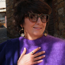 Złocone kolczyki koła z białym i niebieskimi kryształami. CIAŁA NIEBIESKIE