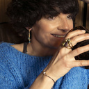 Kolczyki małe kółka z kolorowymi kryształkami. O TO CHODZI