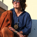 Naszyjnik z rozetą i kwiatem z kryształów i czarnych płatków . WITRAŻE MARZEŃ