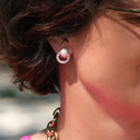 Pozłacane kolczyki ze szklaną perłą Majorka i ringiem. ILUMINACJA