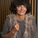 Oryginalny, otwarty pierścień wysadzany kryształkami. DWA PLUS DWA