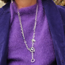 Srebrzony naszyjnik z białymi i niebieskimi kryształkami. CHARME Z CHARYZMĄ