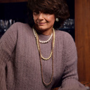 Pozłacane klipsy ze szklaną białą perłą Majorka. ŚWIATŁO GŁĘBIN