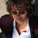 Kolczyki z motywem kwiatów z kryształami w tonie cabernet. LUCE DEL NORD