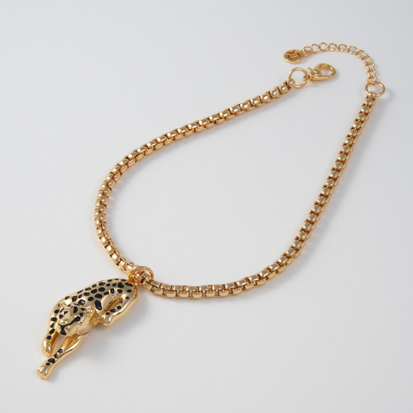 Krótki pozłacany naszyjnik z zawieszką z jaguarem. ODGŁOS AMAZONII