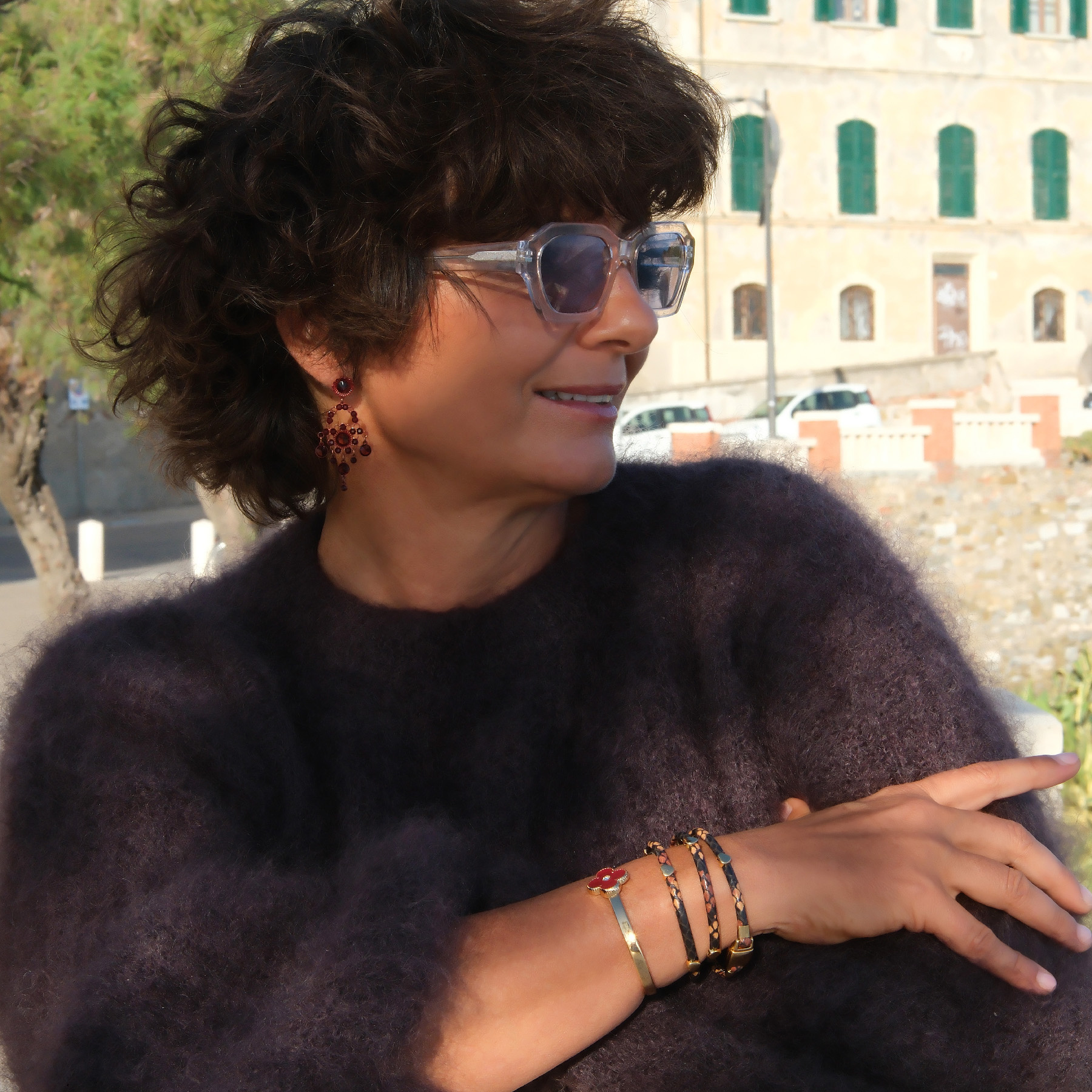 Kolczyki z rozetą i kwiatkiem z kryształami w kolorze cabernet. BUKIET AMARONE