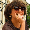 Pozłacana nausznica z perłą w oprawie z kryształków. Z WIZYTĄ U WENUS