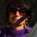 Złocone kolczyki z kryształkami w black diamond i szampanie. OKRĄGŁY ROK