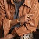 Otwarta pozłacana obrączka w kolorze Vintage Gold. PLUS MINUS