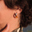 Wiszące kolczyki sztyfty w formie kolorowego tukana. TROPIKALNY FLIRT