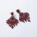 Kolczyki z motywem kwiatów z kryształami w tonie cabernet. LUCE DEL NORD