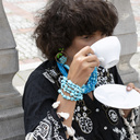 Wiiszące kolczyki z motywem liści i kwiatów z kamieni. SPOKÓJ