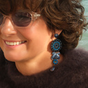 Kolczyki rozety z kobaltowych kryształów z kroplami. LA FORMA DELL ACQUA