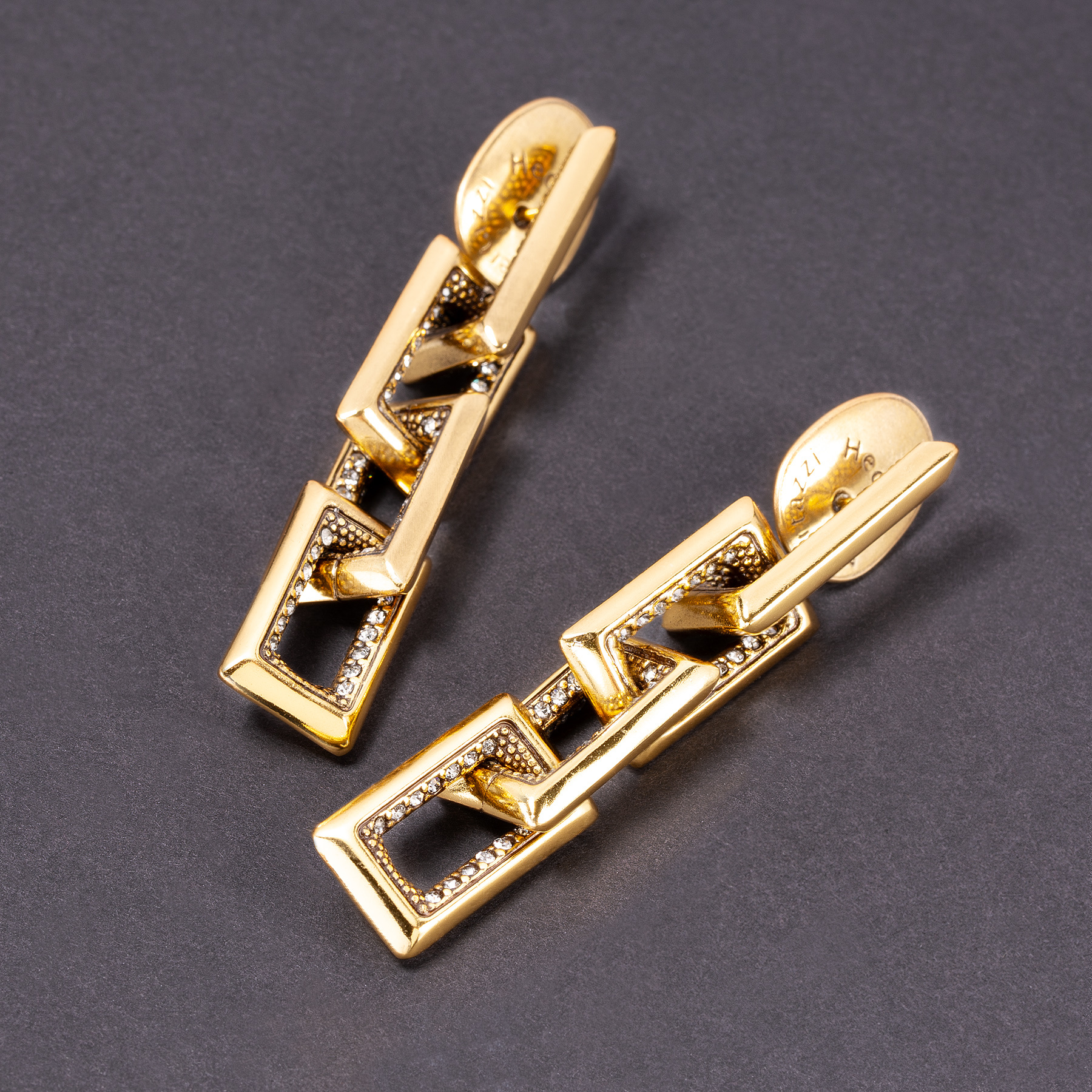 Pozłacane kolczyki w formie prostokątów z kryształami. TWÓJ CZAS NA  BIS