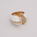 Otwarty pozłacany pierścień z białą emalią i cyrkoniami. UNO BIANCO