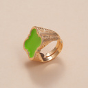 Pozłacany pierścień z ziełonym motywem romańskim z emalii. VERDE ROMANA