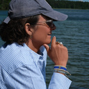 Pozłacany pierścionek z brązu z białą perłą i kulką. LUCE DI PERLA