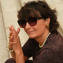 Pozłacany pierścionek z perłą w oprawie z kryształków. ŚWIEĆ JAK SYRIUS