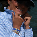 Pozłacany pierścionek z brązu z białą perłą i kulką. LUCE DI PERLA