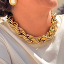 Pozłacany naszyjnik z przeplatających się rurek. MOKRA WŁOSZKA