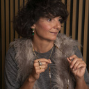 Oryginalny, otwarty pierścień wysadzany kryształkami. DWA PLUS DWA