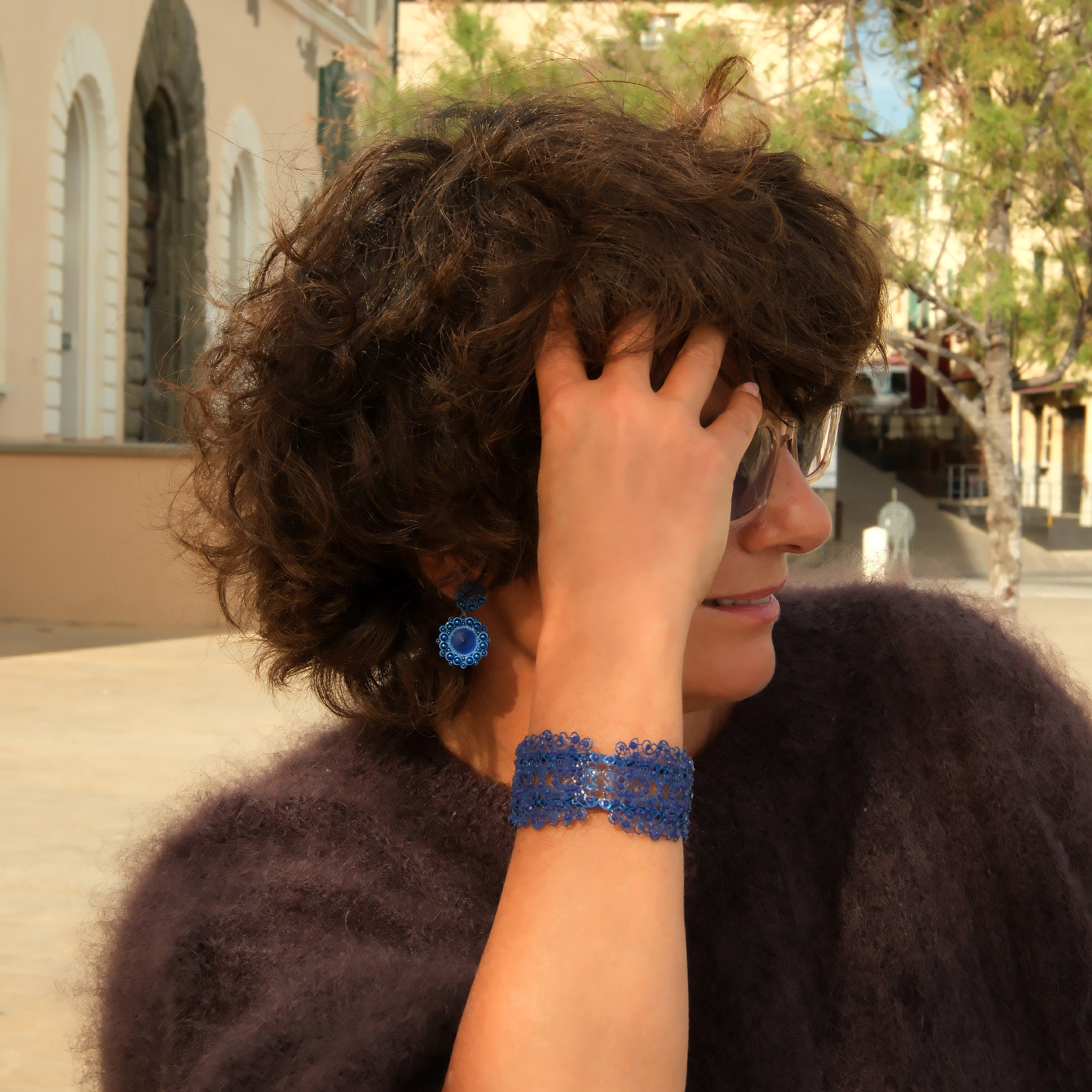 Elastyczna kobaltowa bransoletka a la koronka. CANALE GRANDE