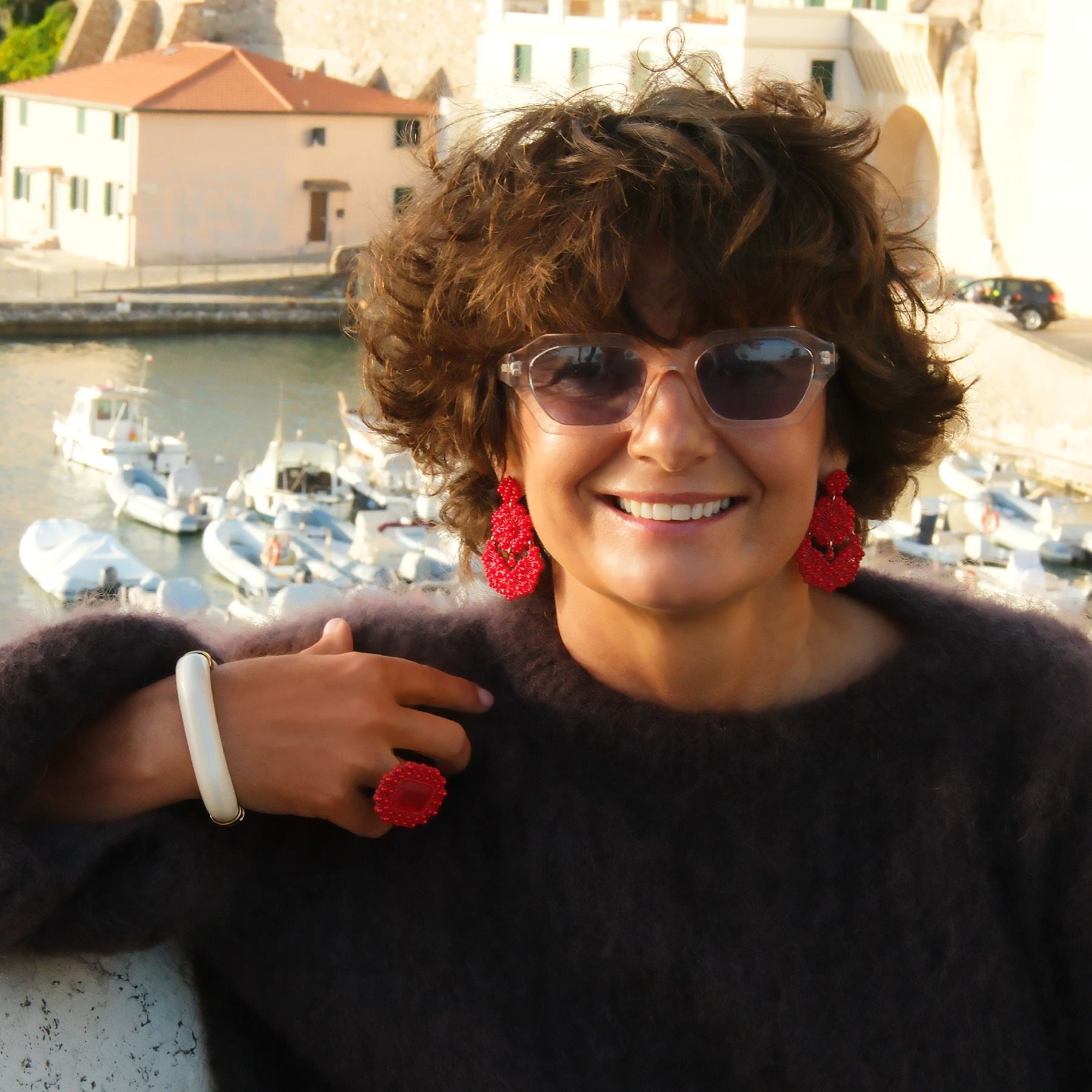 Kolczyki kwiaty z wachlarzem w soczystej czerwieni. WENECKI WIETRZYK