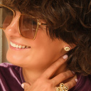 Złocony pierścionek z kwiatami z perłami i kryształkami. JEDEN ZA WSZYSTKIE