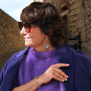 Małe srebrzone kolczyki z białym i czarnymi kryształami. AURORA KSIĘŻYCA