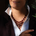 Zlocony naszyjnik z kryształami w tonie cabernet. EDERA VERDE