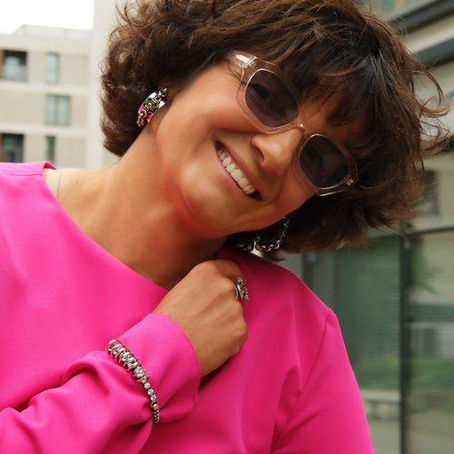 Srebrzone kolczyki w formie półksiężyca z kryształem. BILET NA KSIĘŻYC