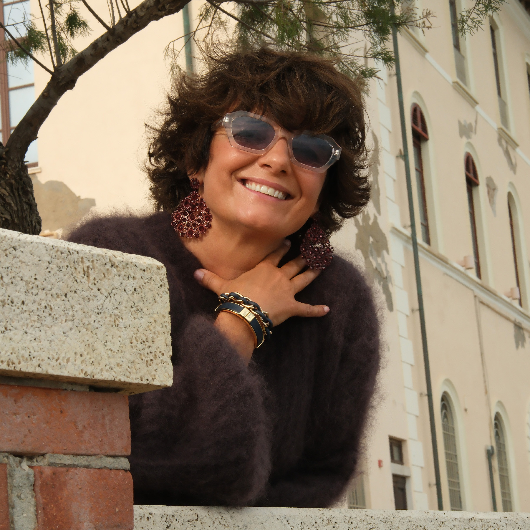 Kolczyki krople z kryształami w kolorze cabernet. POINT DE VENISE