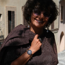 Pozłacany pierścień z motywem kwiatka z cyrkonii. ROSA NOCY