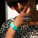 Złocona bransoletka pokryta białą i turkusową emalią. ADRIANA