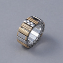 Średniej szerokości pierścionek z pozłacanych ogniw ze stali. CENTRE POMPIDOU