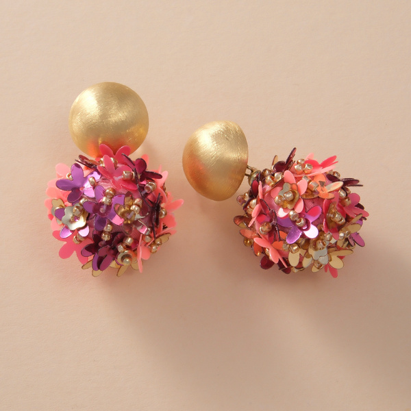 Wiszące kolczyki kule z kwiatkami w różnych kolorach. BUKIET ZMYSŁÓW