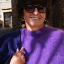 Złocone kolczyki koła z białym i niebieskimi kryształami. CIAŁA NIEBIESKIE