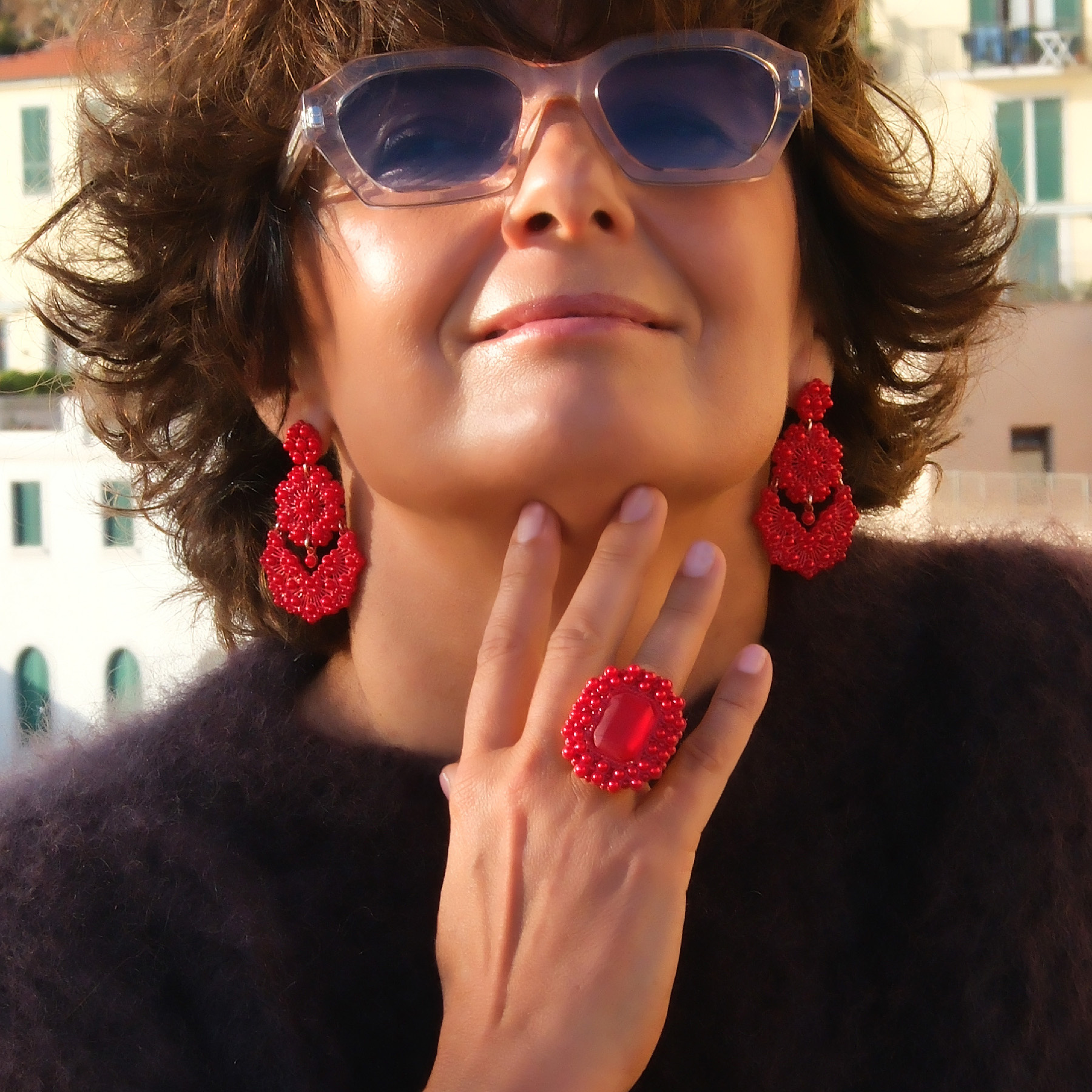 Kolczyki kwiaty z wachlarzem w soczystej czerwieni. WENECKI WIETRZYK