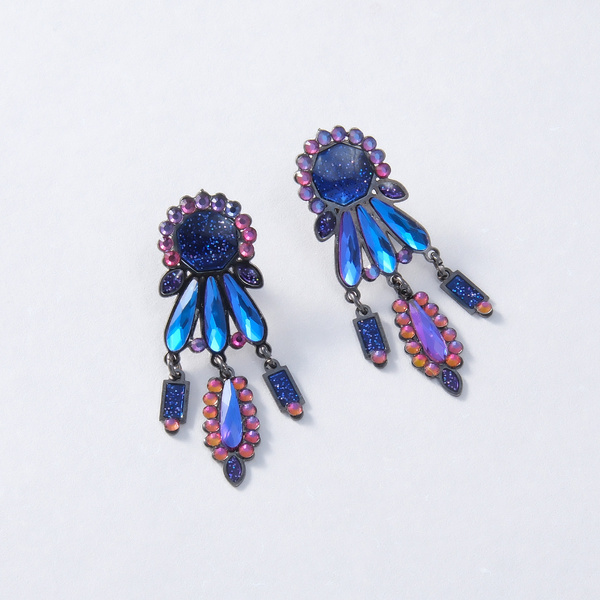 Kolczyki z kryształów i płatków z benzynowym połyskiem. FIAMMA DELLA DONNA