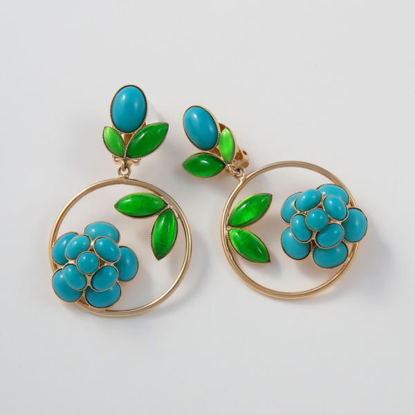 Wiiszące kolczyki z motywem liści i kwiatów z kamieni. SPOKÓJ