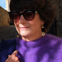 Złocone kolczyki koła z białym i niebieskimi kryształami. CIAŁA NIEBIESKIE