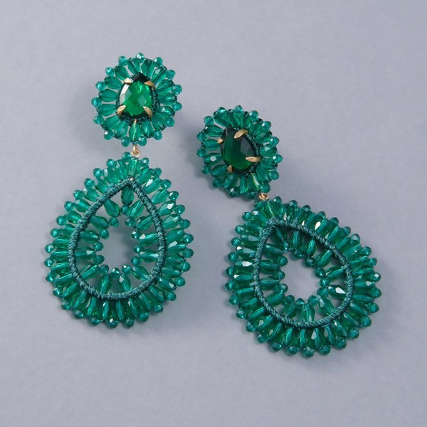 Kolczyki z zielonym kryształem i zawieszką w kształcie kropli. W KORONACH DRZEW