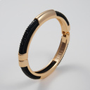 Sztywna złocona bransoletka z czarną połyskującą gumą. MIGOTLIWY WIECZÓR